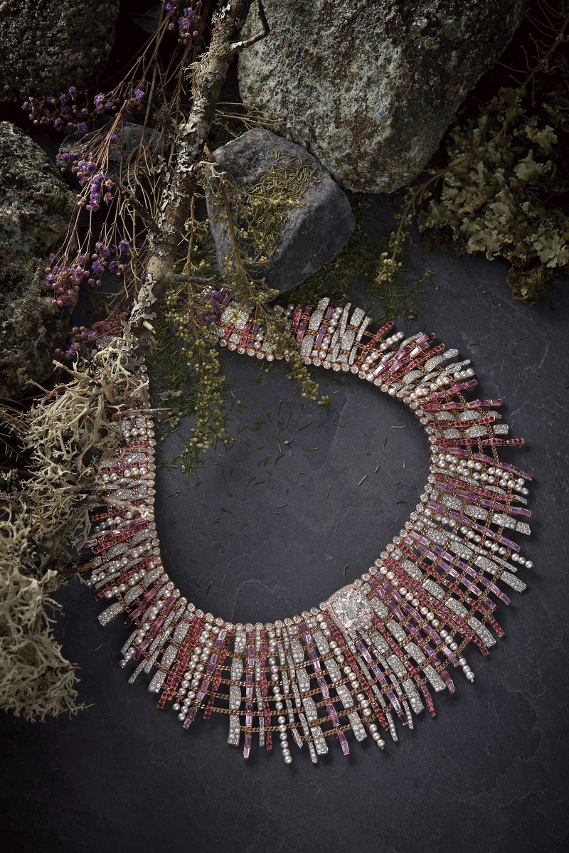 香奈儿「TWEED DE CHANEL」高级珠宝系列,以大胆创意与精湛工艺让穿戴式珠宝更具迷人风格